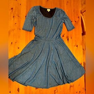 LulaRoe elegant NWOT Nicole M Dress Blue geometric shapes slinky soft medium